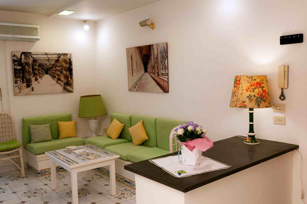 Casa Vacanze Belledonne Apartment เนเปิลส์ ภายนอก รูปภาพ