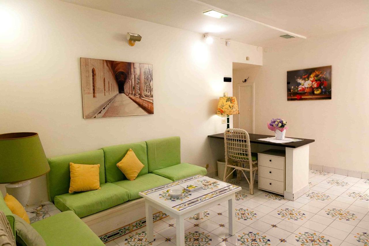 Casa Vacanze Belledonne Apartment เนเปิลส์ ภายนอก รูปภาพ